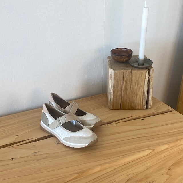 Relife ballerina med kardborre – beige komfortsko med massageeffekt