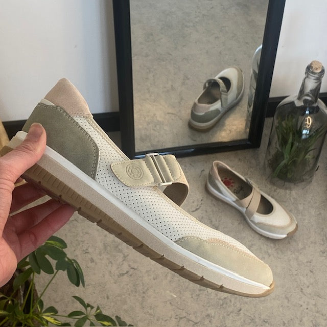 Relife ballerina med kardborre – beige komfortsko med massageeffekt