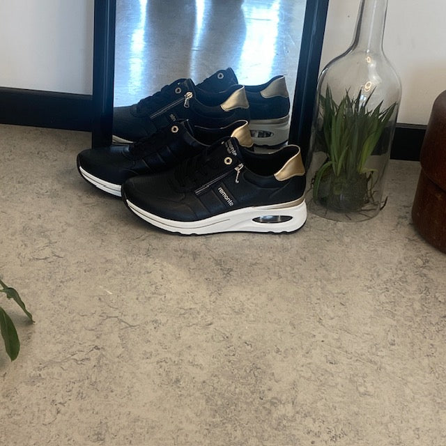 Bekväma sneakers från Remonte med gott fotvalvsstöd