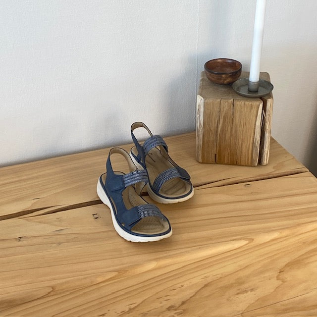 Mörkblå komfortsandal med elastik och kardborre – stilfullt stöd hela dagen