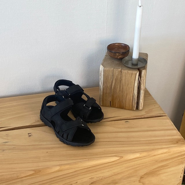 Bekväm och praktisk arbetssandal – svart