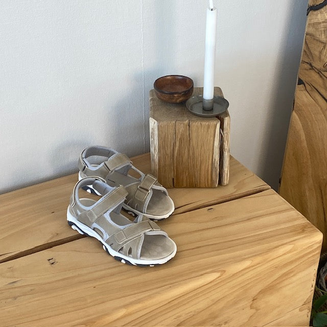 Les Arlésiennes sandal i beige – mjuk, lätt och skapad för vardagskomfort