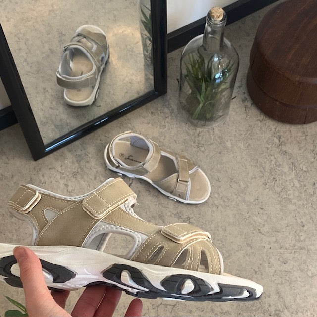 Les Arlésiennes sandal i beige – mjuk, lätt och skapad för vardagskomfort