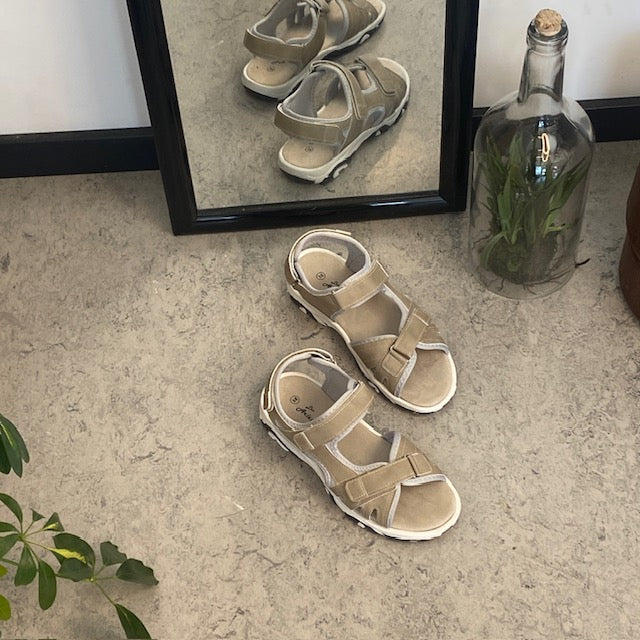 Les Arlésiennes sandal i beige – mjuk, lätt och skapad för vardagskomfort