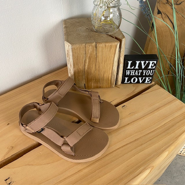 Teva-sandal i enkel design med hålfotsstöd