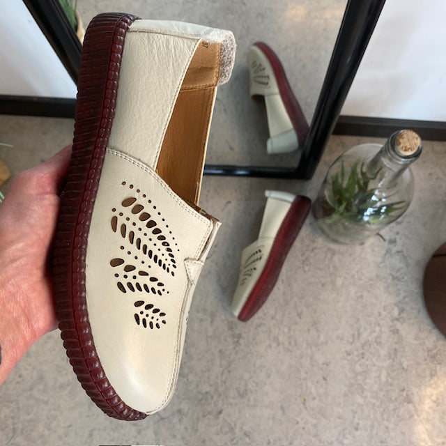 Beige ballerina i läder
