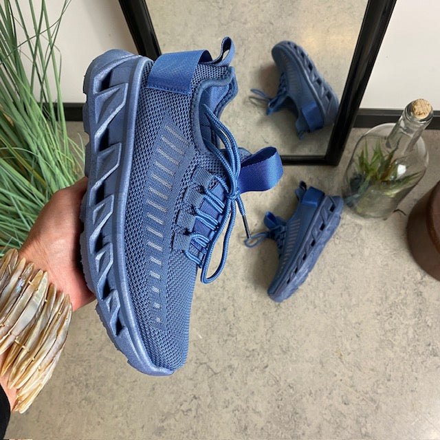 Blå slip-on-skor med stickad ovandel