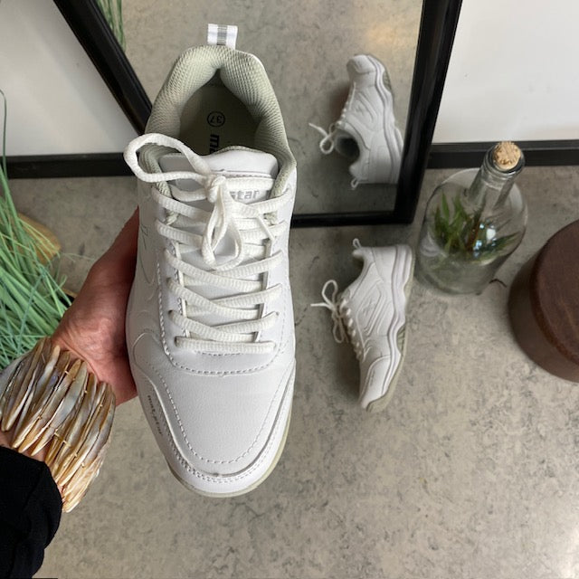 Vita sneakers med bågstöd