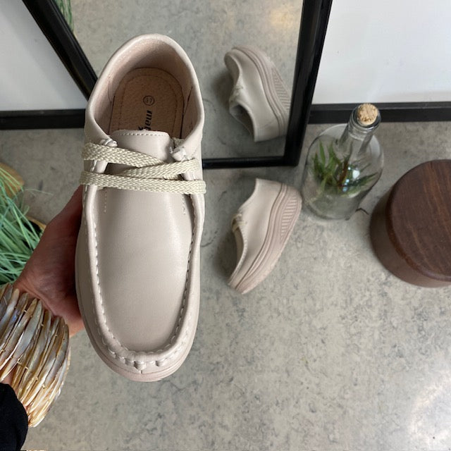 Beige läderskor med gångsula och svankstöd