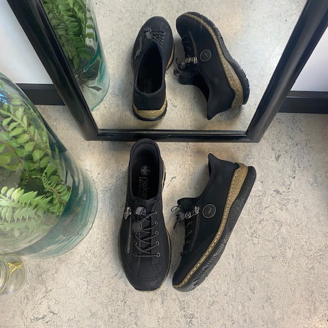 Svarta Rieker slip-on sneakers