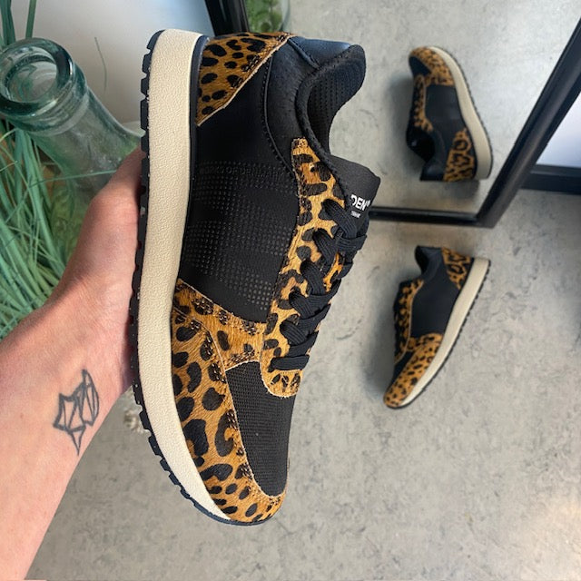 Snygga Woden-sneakers i svart mix med leopardmönster