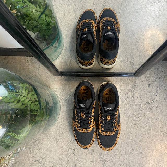 Snygga Woden-sneakers i svart mix med leopardmönster