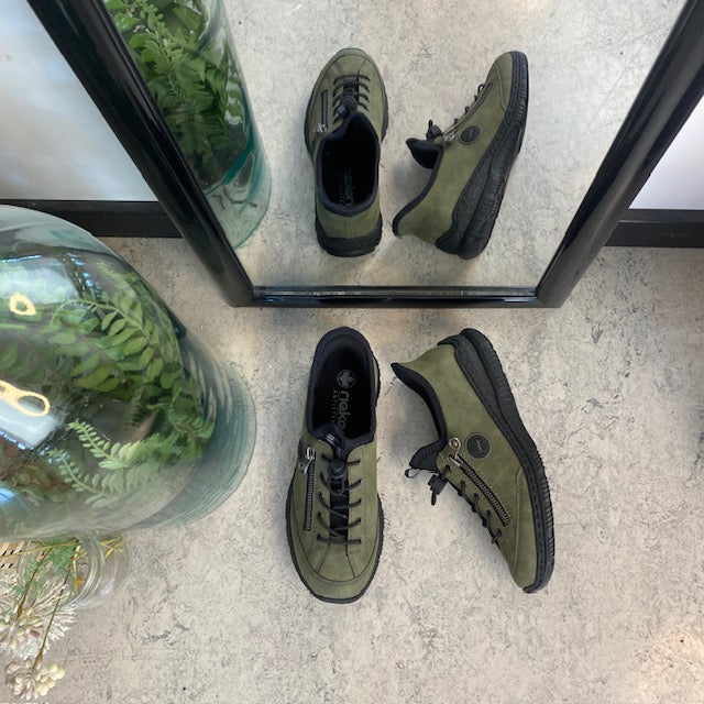 Olivgrön Rieker slip-on sneakers