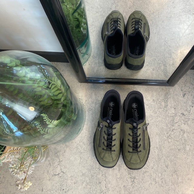 Olivgrön Rieker slip-on sneakers