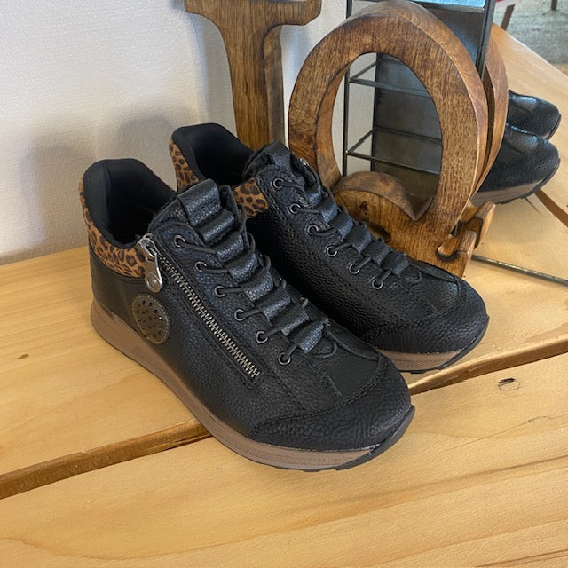 Rieker Step-in-stövel med fina detaljer
