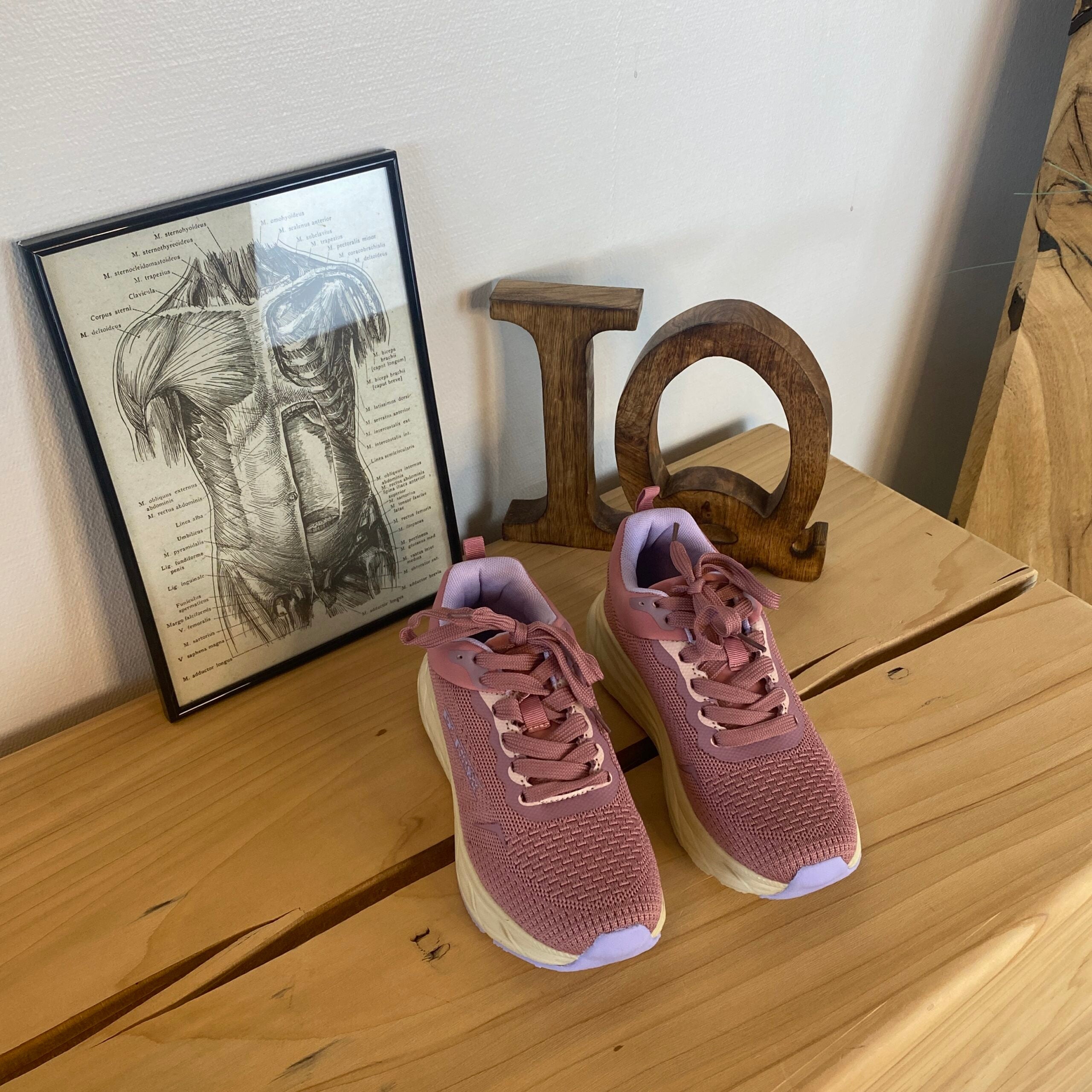 Rosa lättviktsko med stötabsorberande sula
