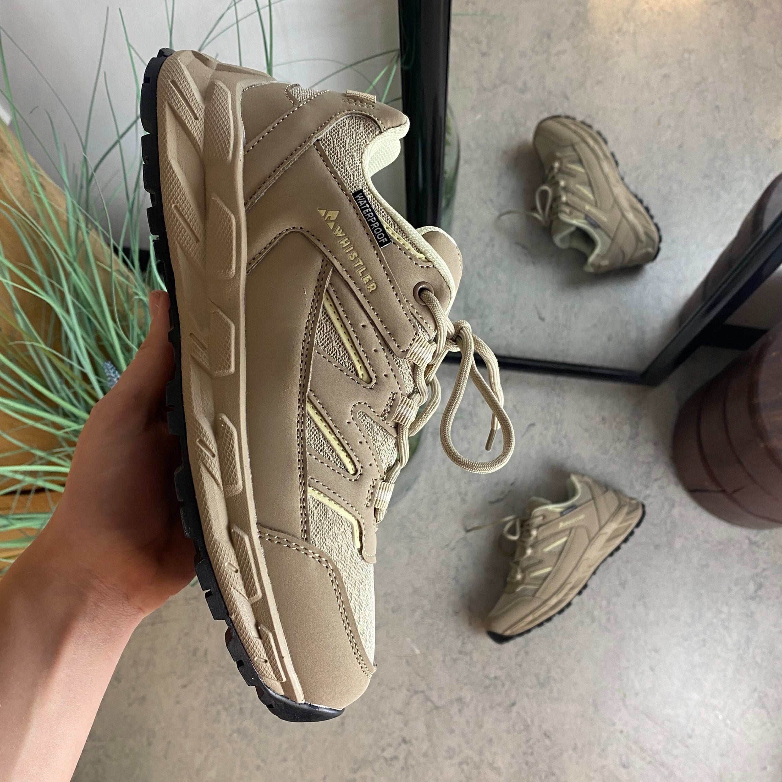 Beige outdoorskor från Whistler
