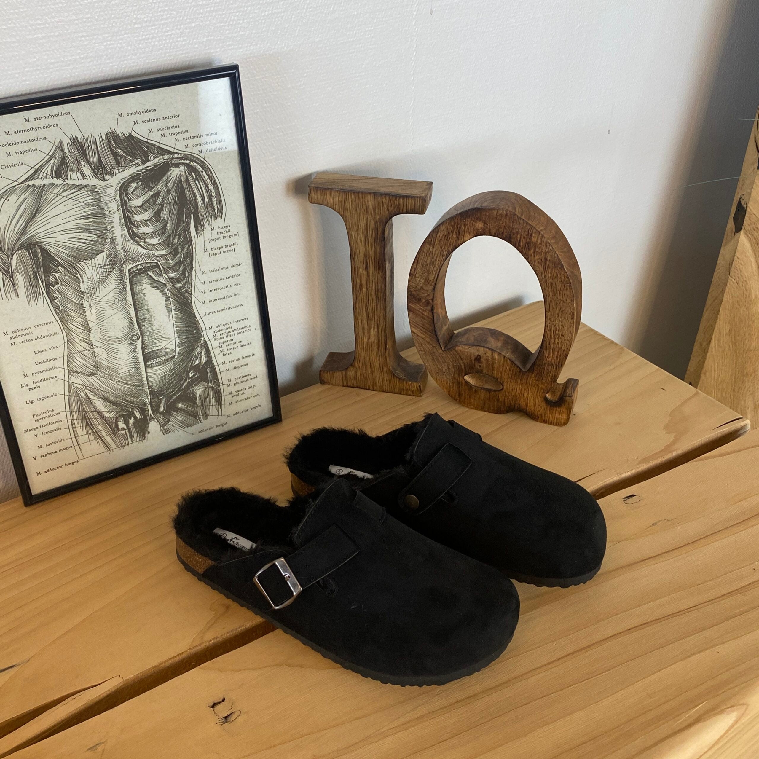 Svarta slip-on-tofflor