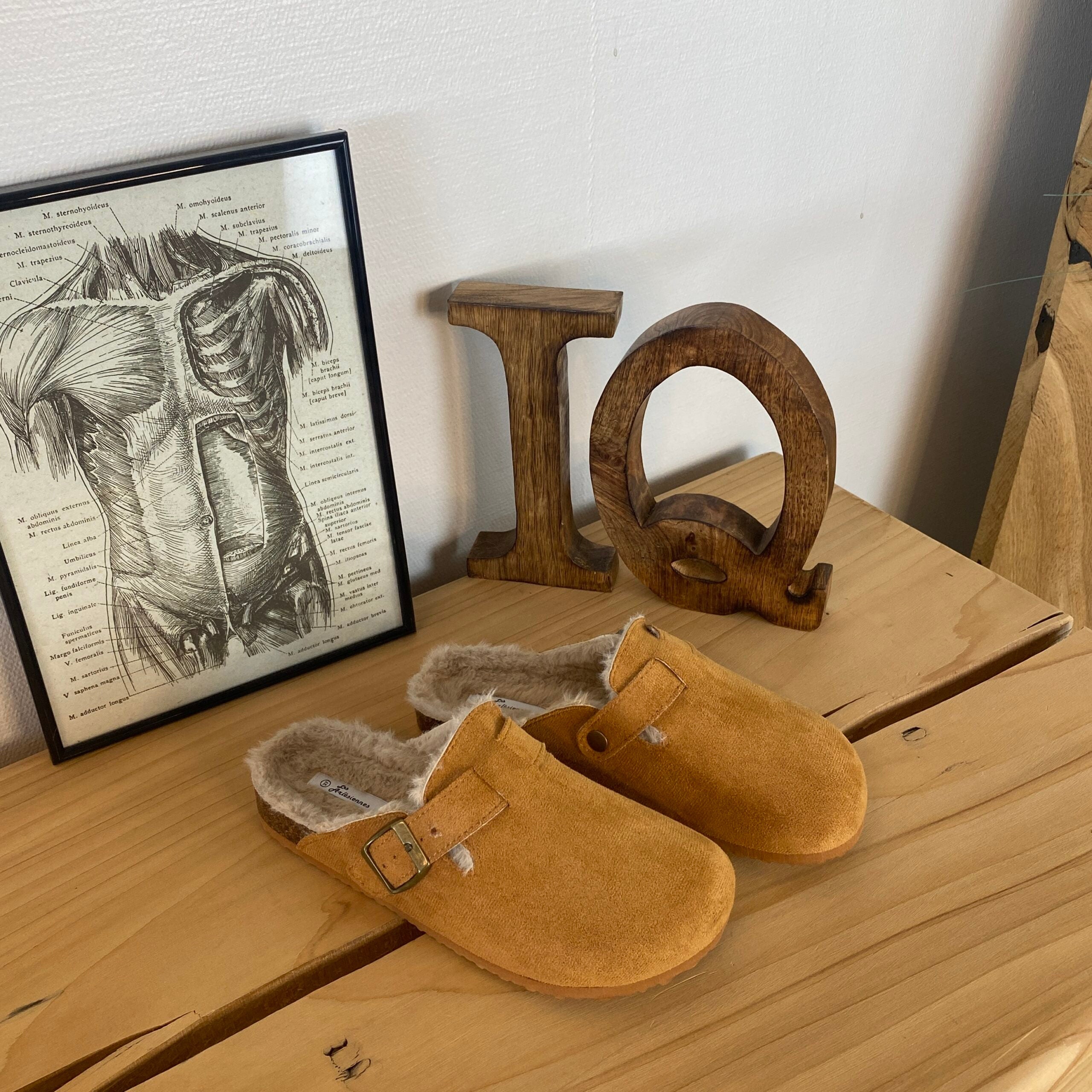 Ljusbruna slip-on-tofflor