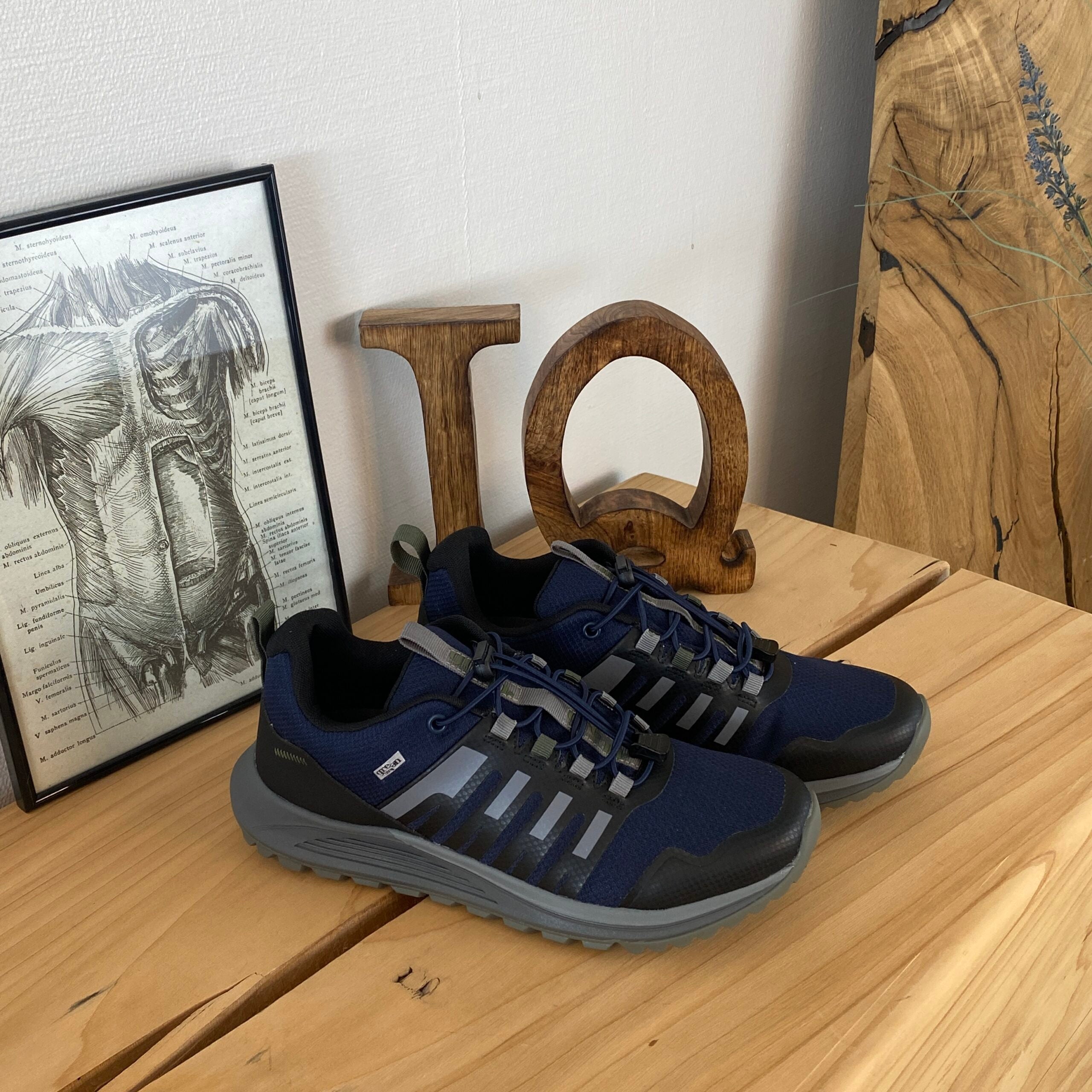 Vattentäta herrvandringsskor i navy från Green Comfort