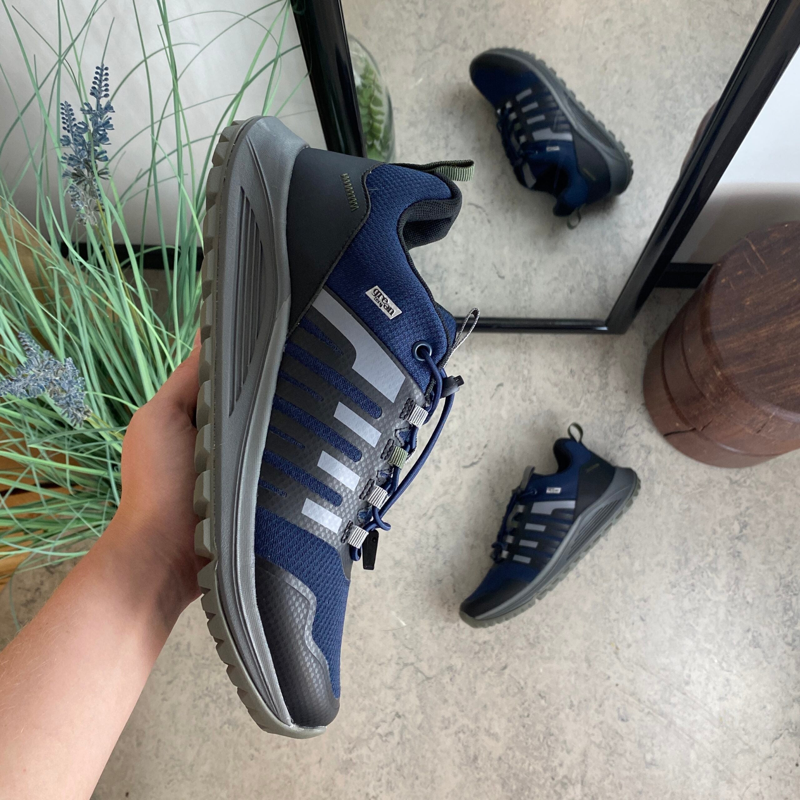 Vattentäta herrvandringsskor i navy från Green Comfort