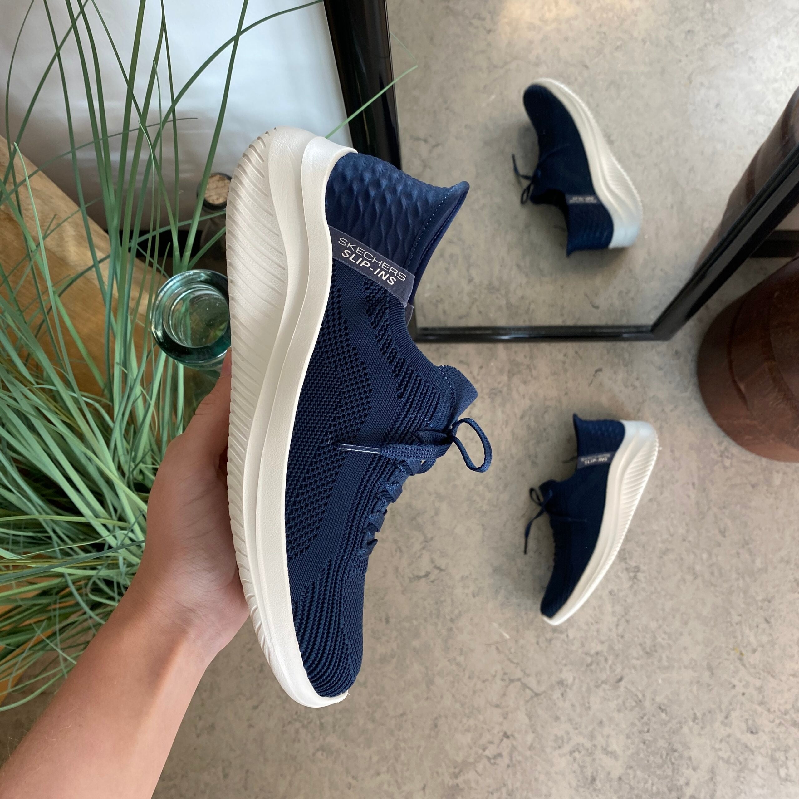 Mörkblå Skechers Slip-ins med fotvalvsstöd