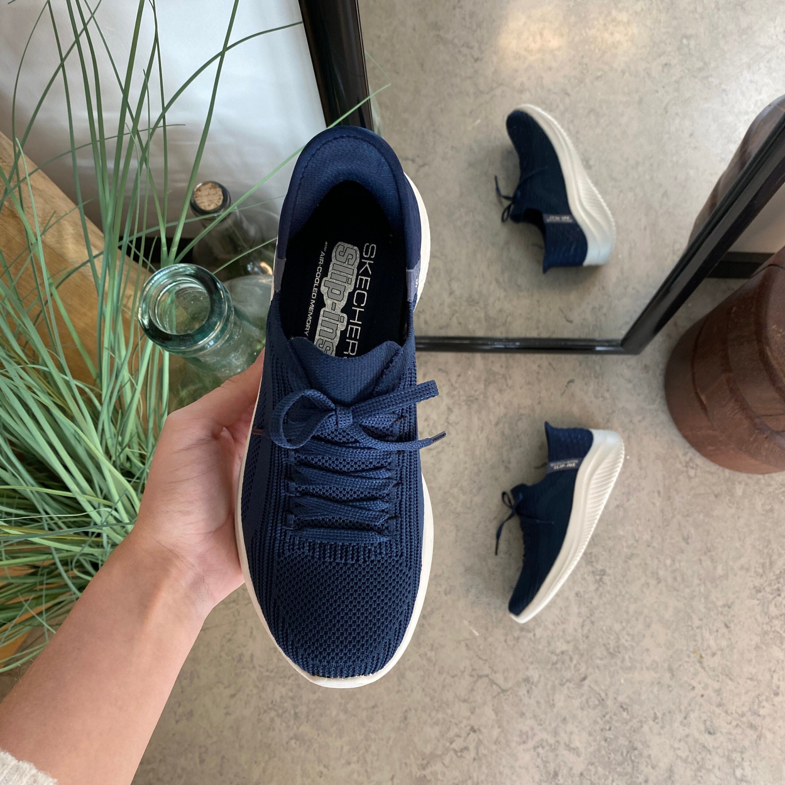 Mörkblå Skechers Slip-ins med fotvalvsstöd