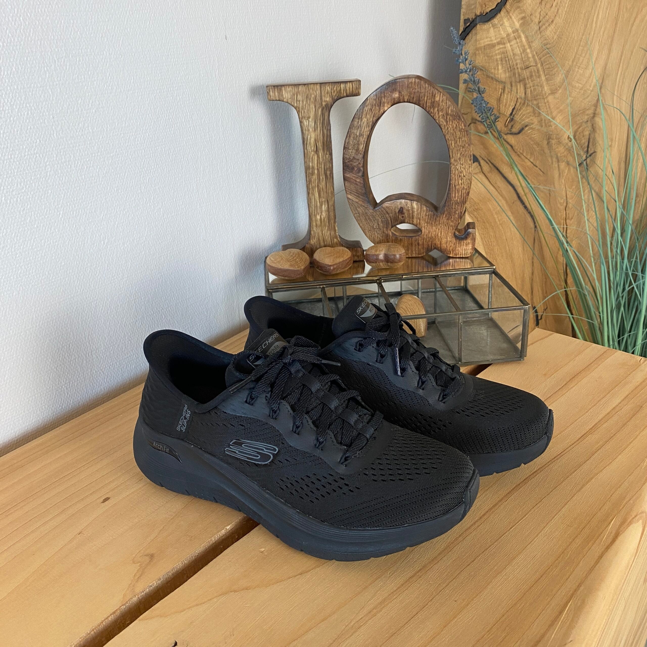 Skechers Slip-ins med Arch Fit – svart sneaker med hands-free komfort