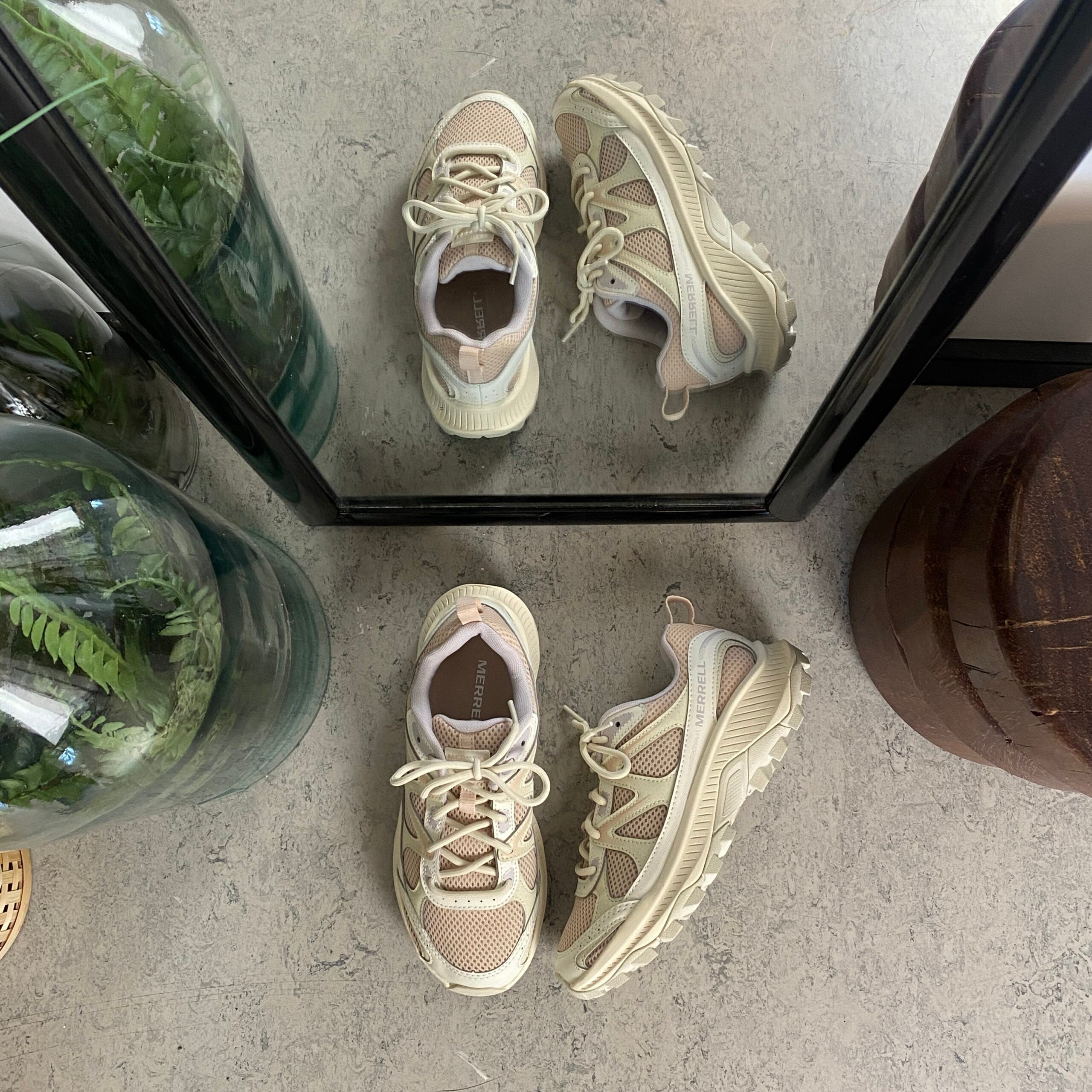 Bekväm och robust Merrell vandringssko i beige