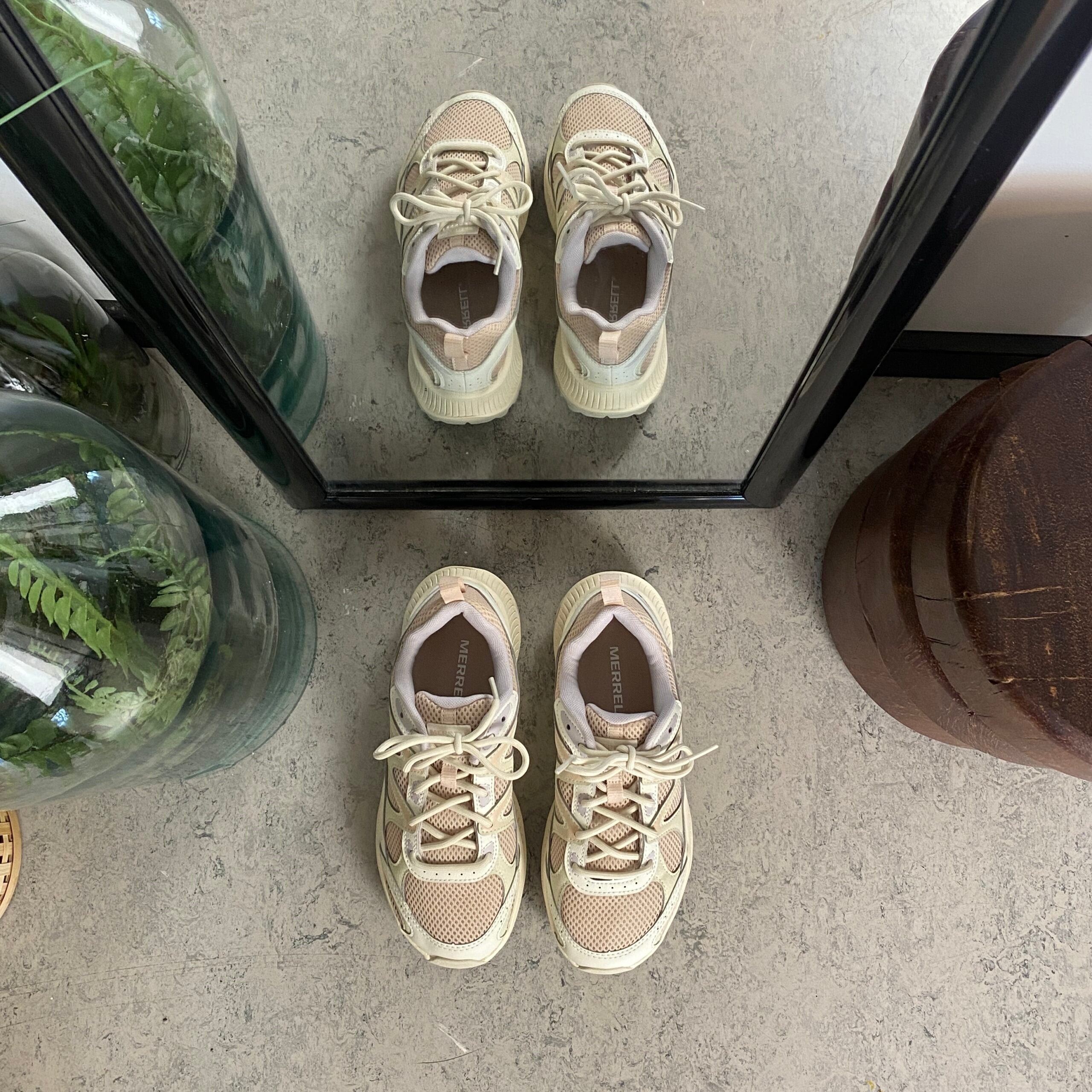Bekväm och robust Merrell vandringssko i beige