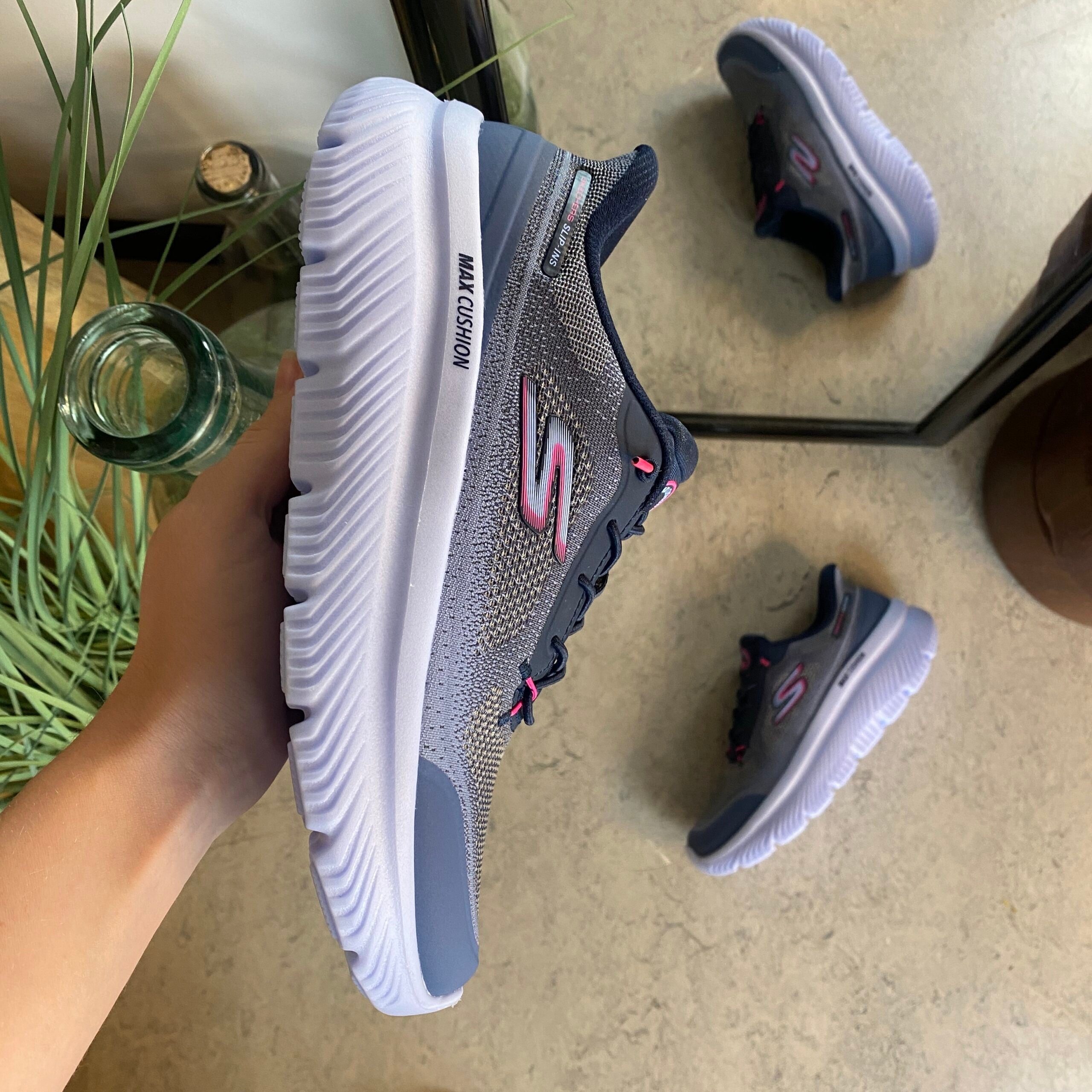 Skechers slip-on-skor i blått med Max Cushion