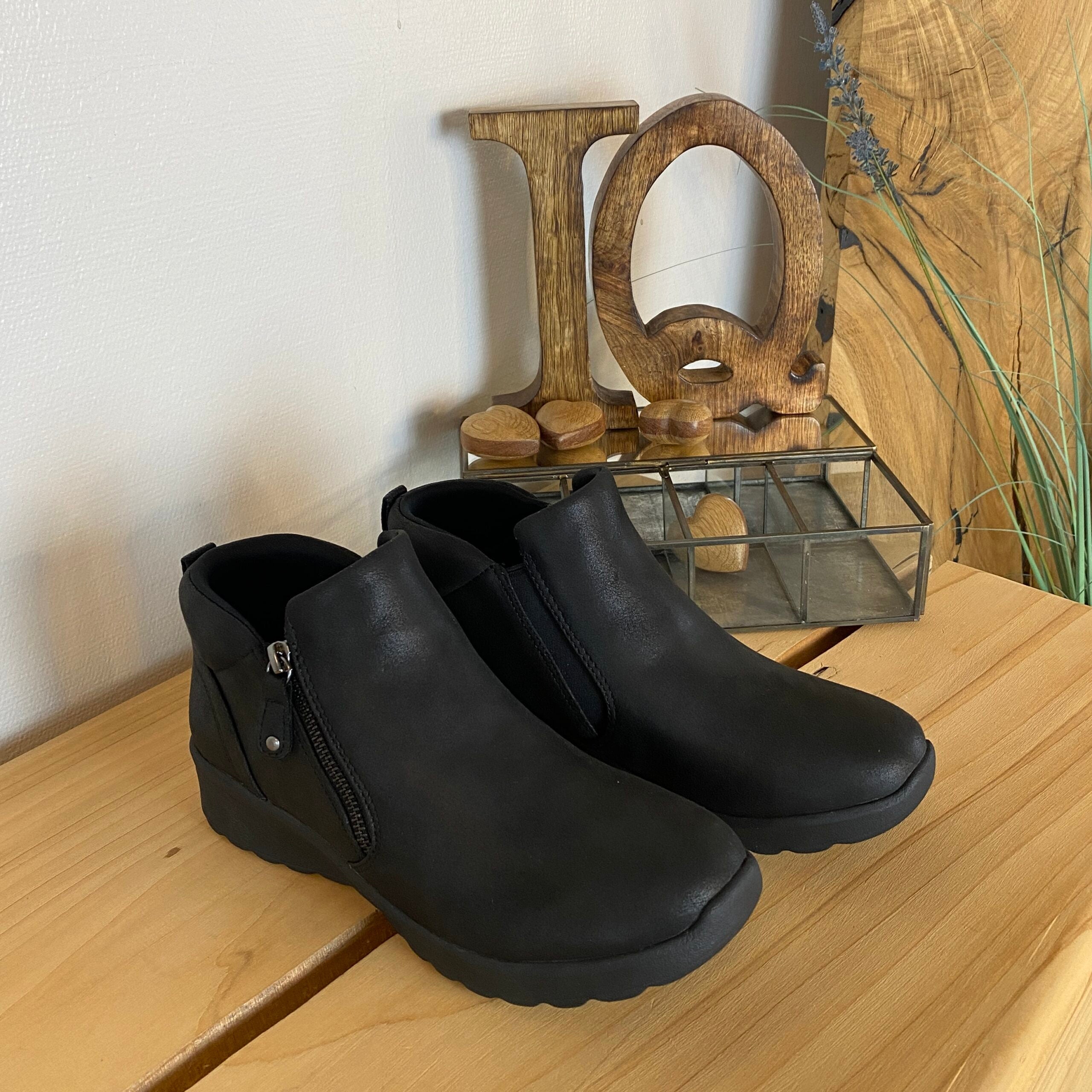 Elegant svart stövlett med Memory Foam från Skechers