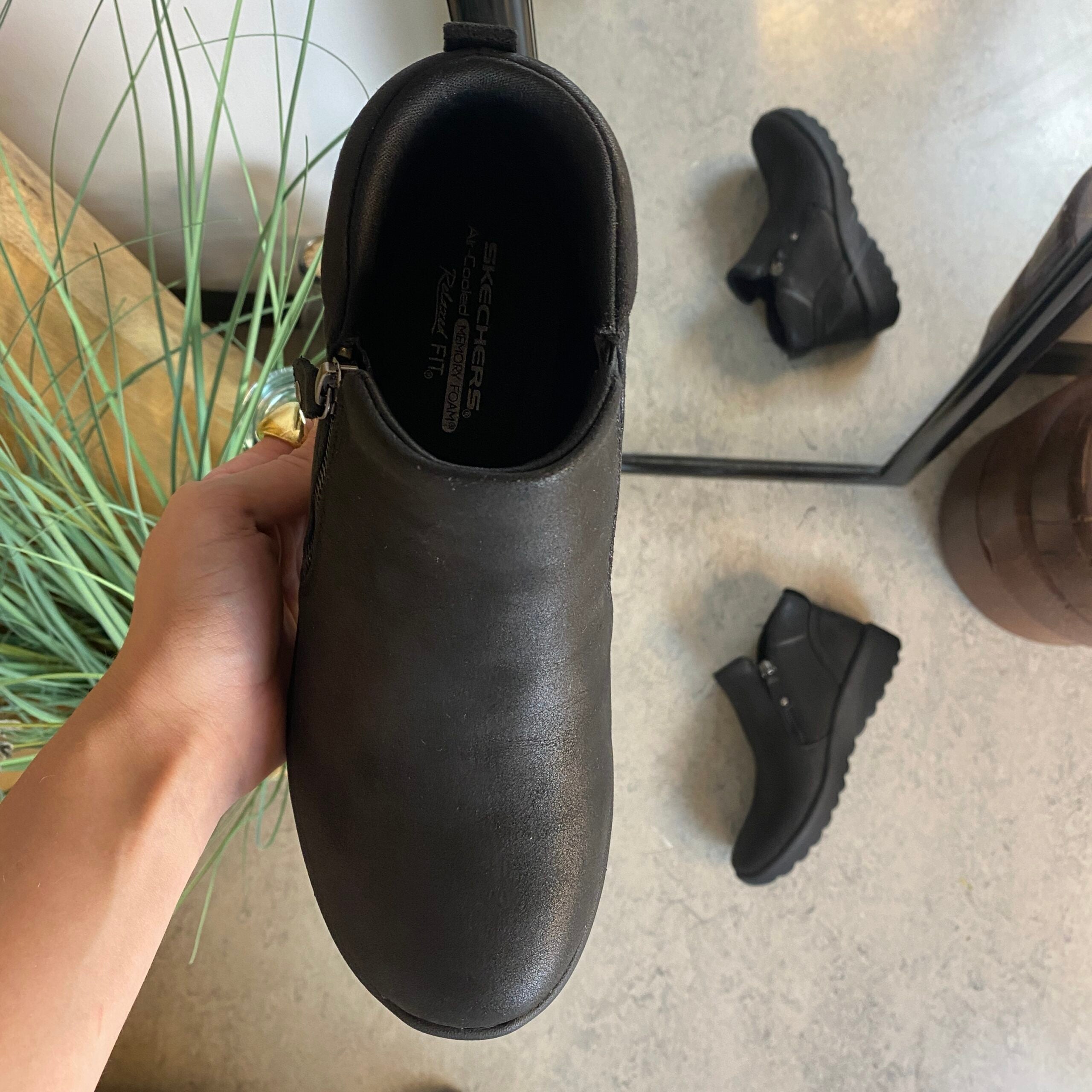 Elegant svart stövlett med Memory Foam från Skechers