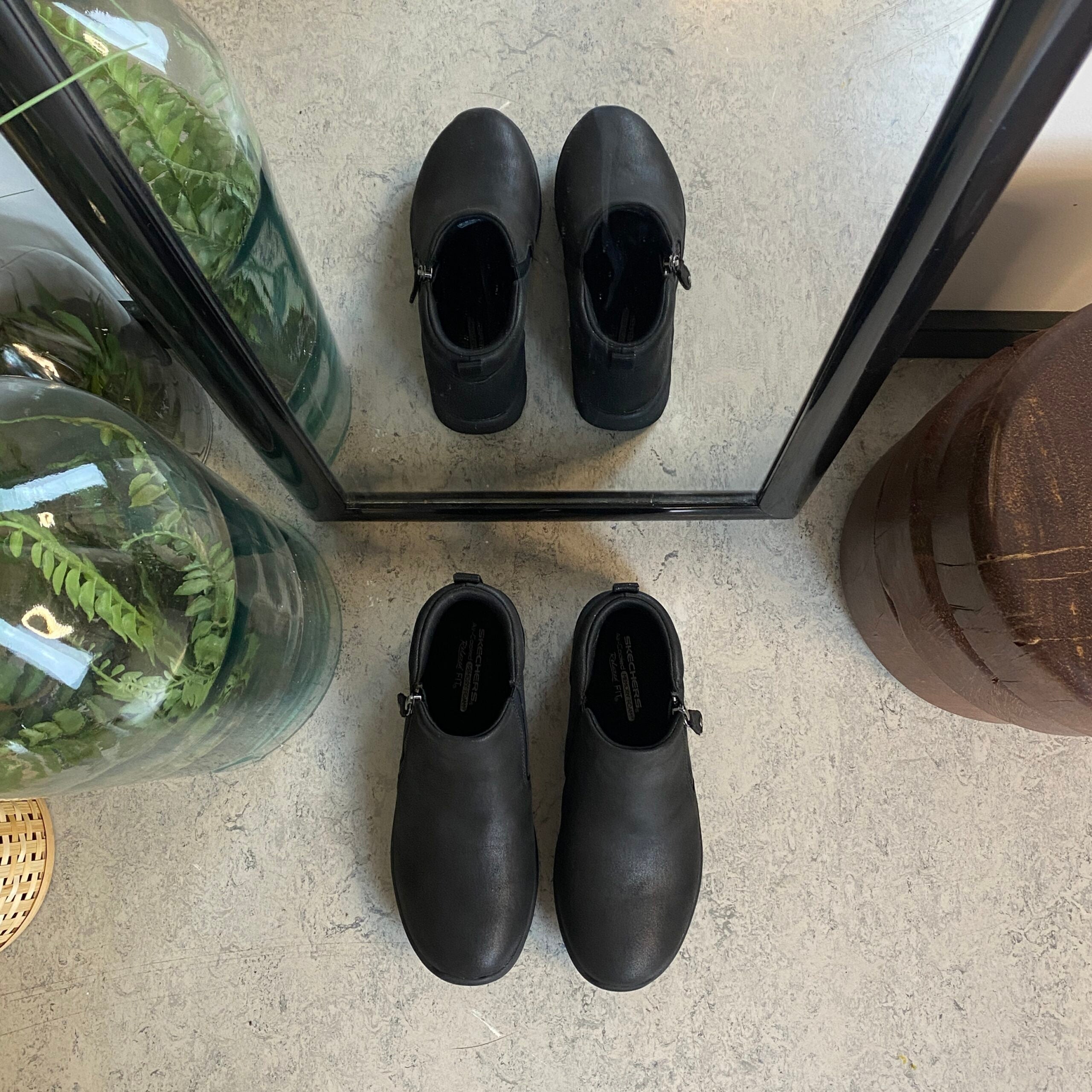 Elegant svart stövlett med Memory Foam från Skechers