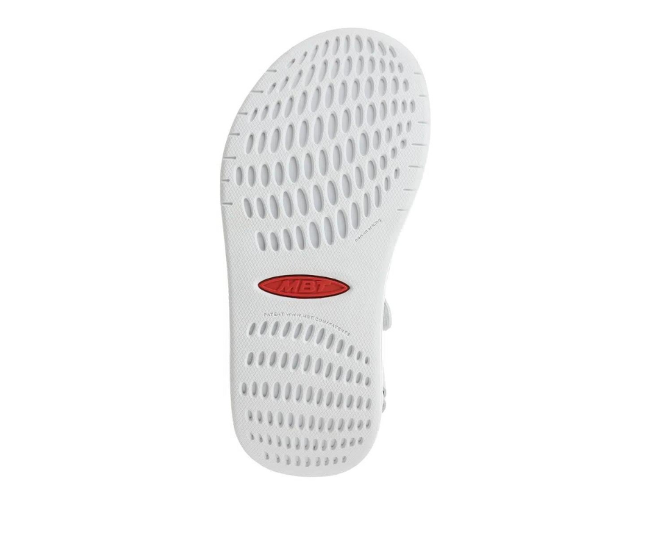 Kisumu Classic White – klassisk vit sandal från MBT