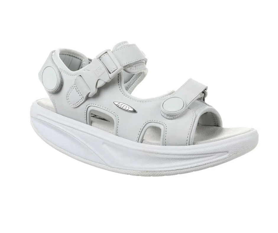 Kisumu Classic White – klassisk vit sandal från MBT