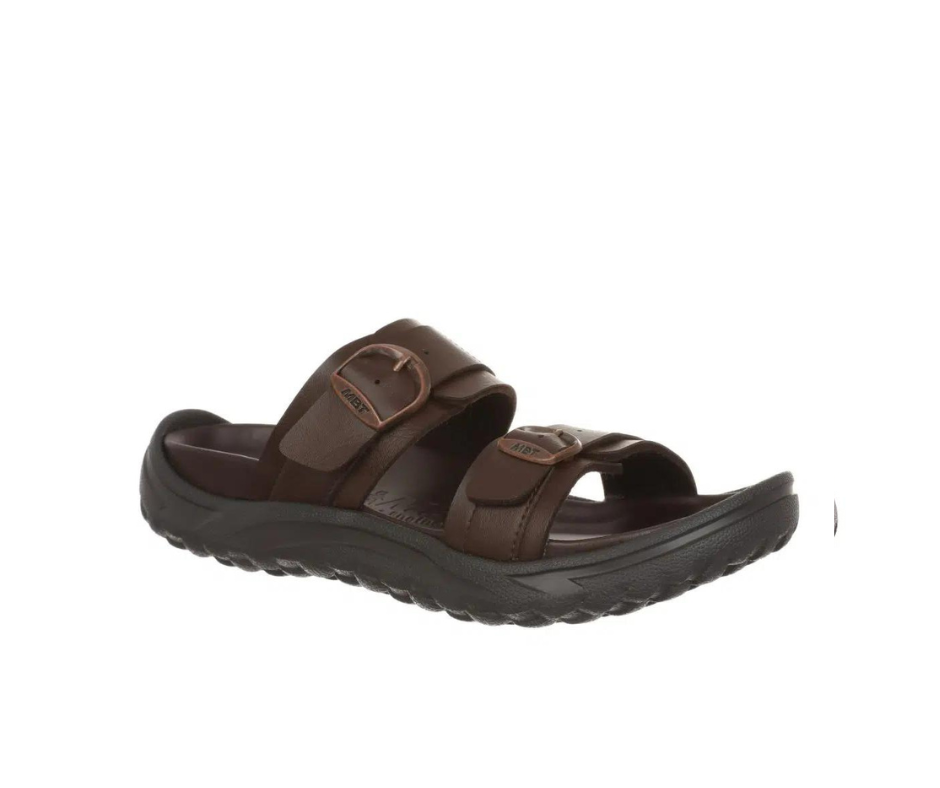Brun slip-on sandal för dam från MBT med ergonomisk innersula