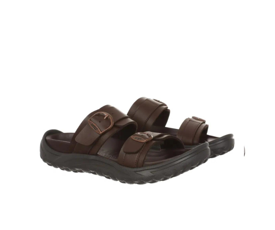 Brun slip-on sandal för dam från MBT med ergonomisk innersula