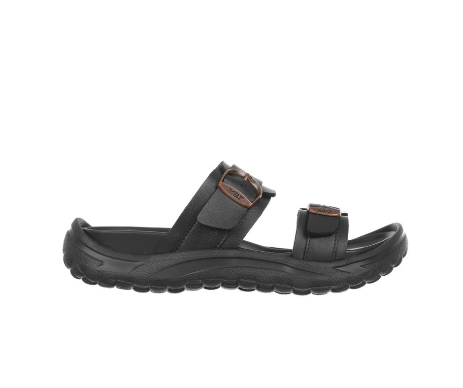 Svart dam slip-on-sandal från MBT med ergonomisk fotbädd