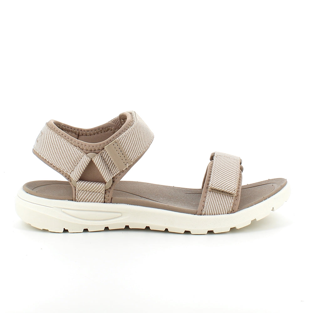 Sandfärgad lätt sandal med breda remmar