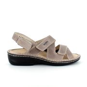 Bred skinnsandal för knölar