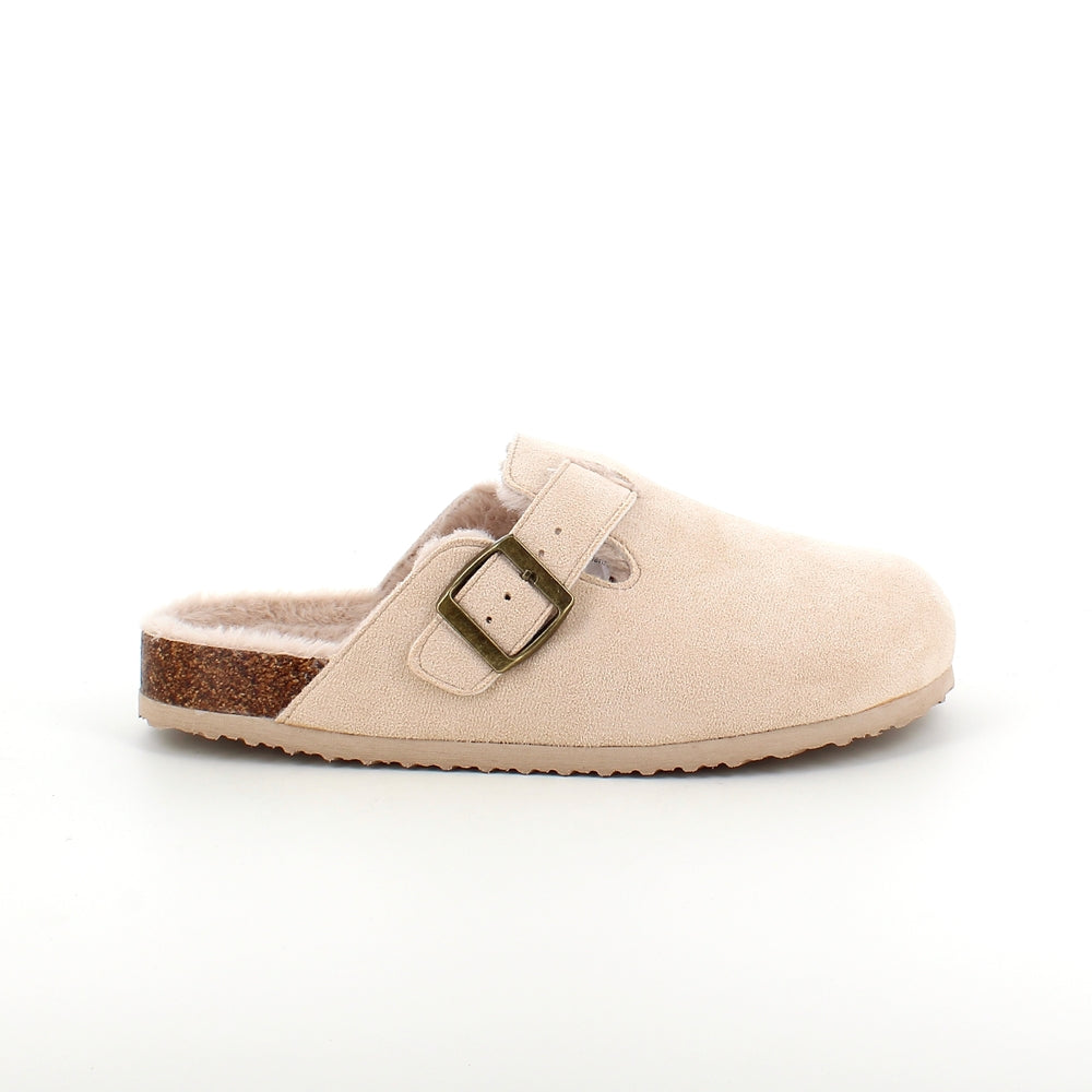 Ljusa slip-on-tofflor