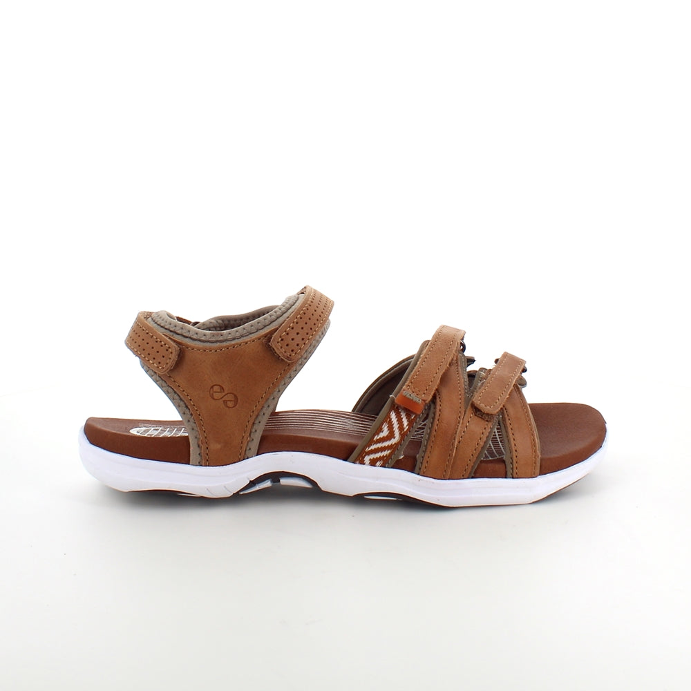 Brun sandal från Green Comfort med fyra justerbara remmar