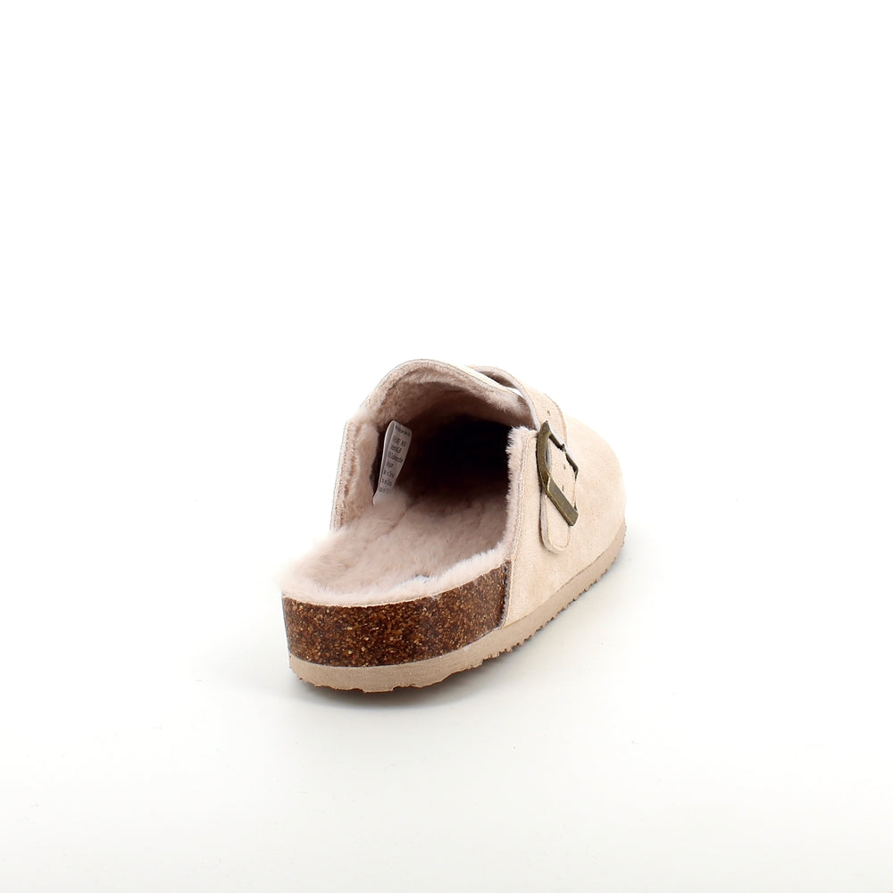 Ljusa slip-on-tofflor
