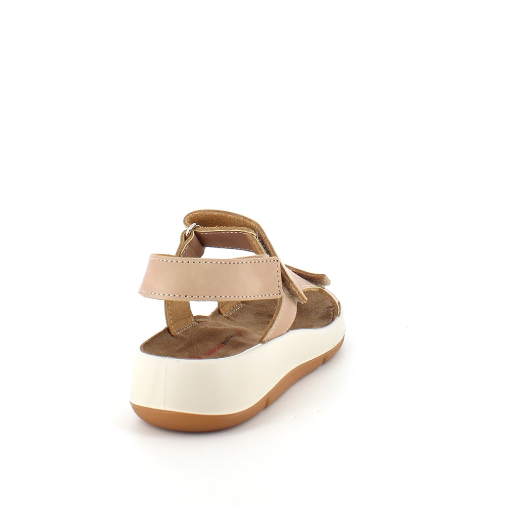 Beige lädersandal med tre justerbara remmar och hålfotsstöd