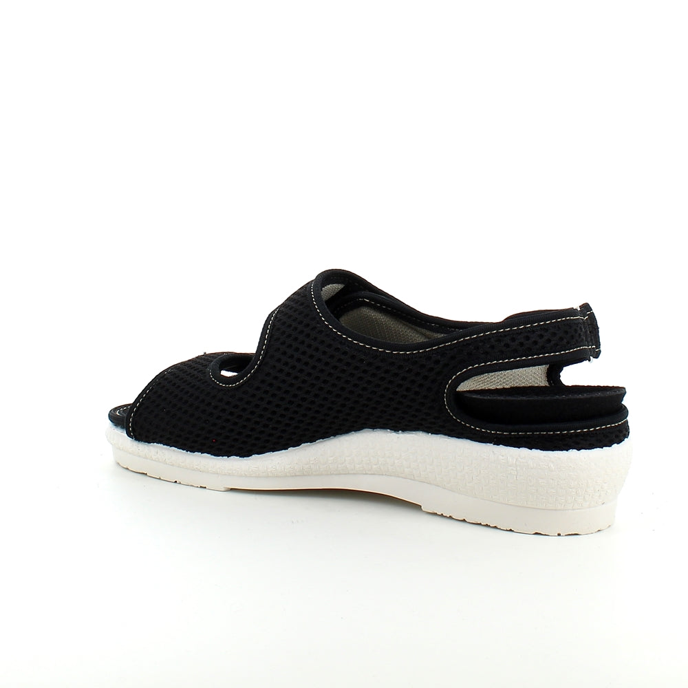 Bred sandal från OrtoMed med kardborre