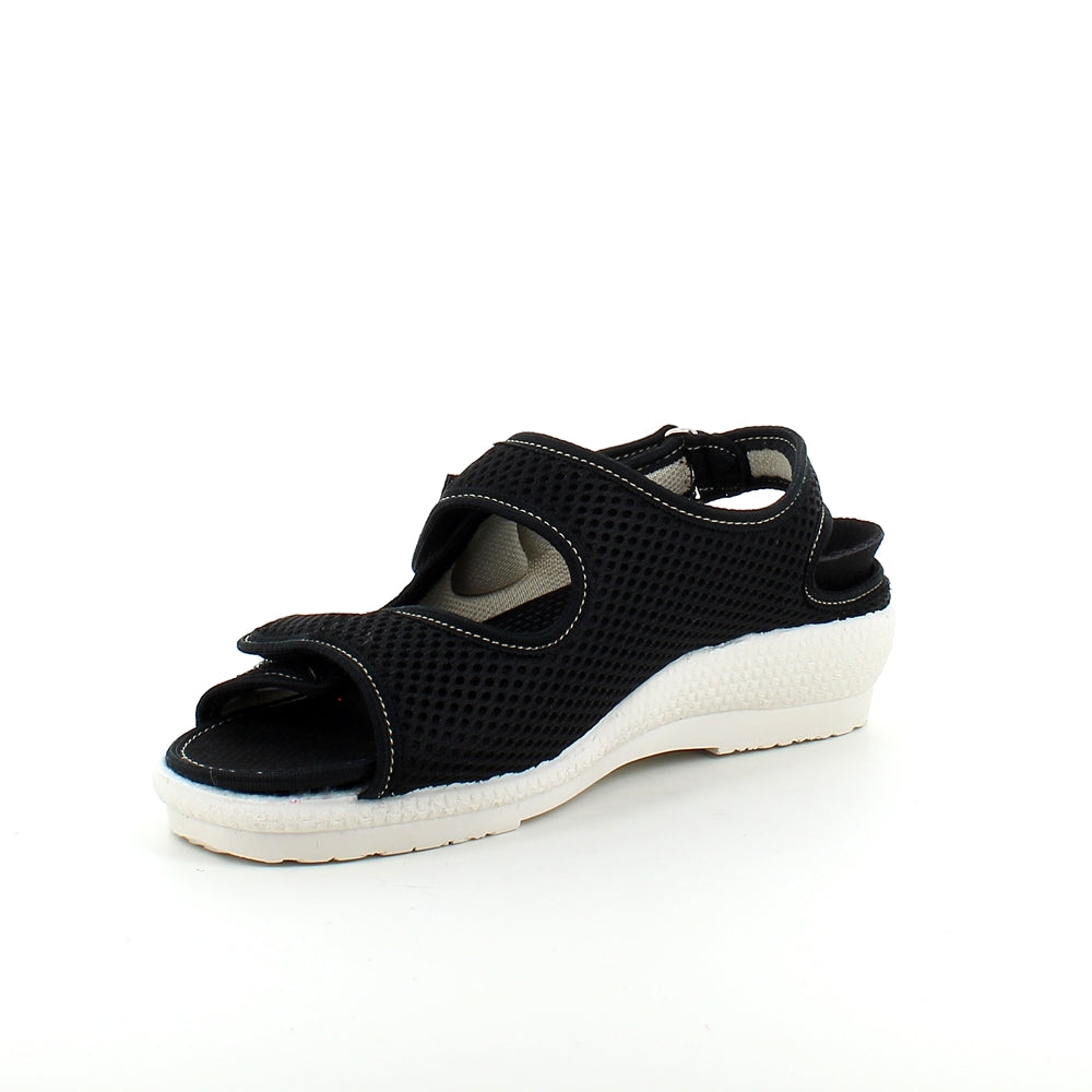 Bred sandal från OrtoMed med kardborre
