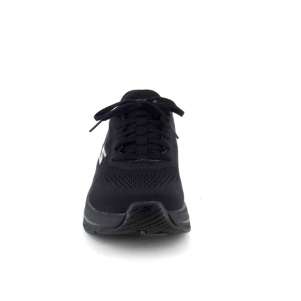 Slip-ins från Skechers med snörning och Max Cushion-sula