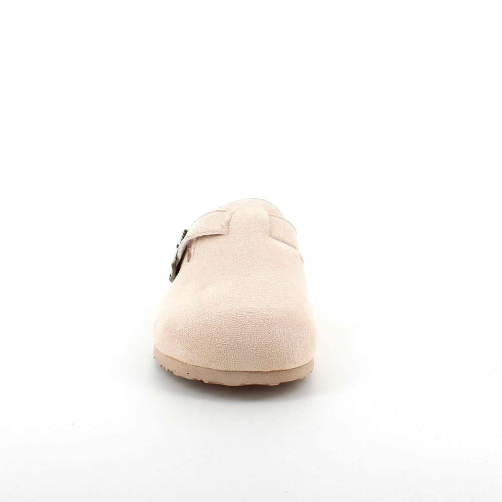Ljusa slip-on-tofflor