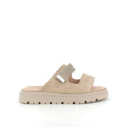 Beige sandal med justerbar rem och mjuk komfort